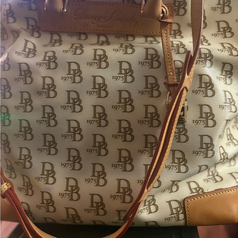 Dooney & Bourke Cream and Tan Signature Tote Bag - Picture 14 of 16